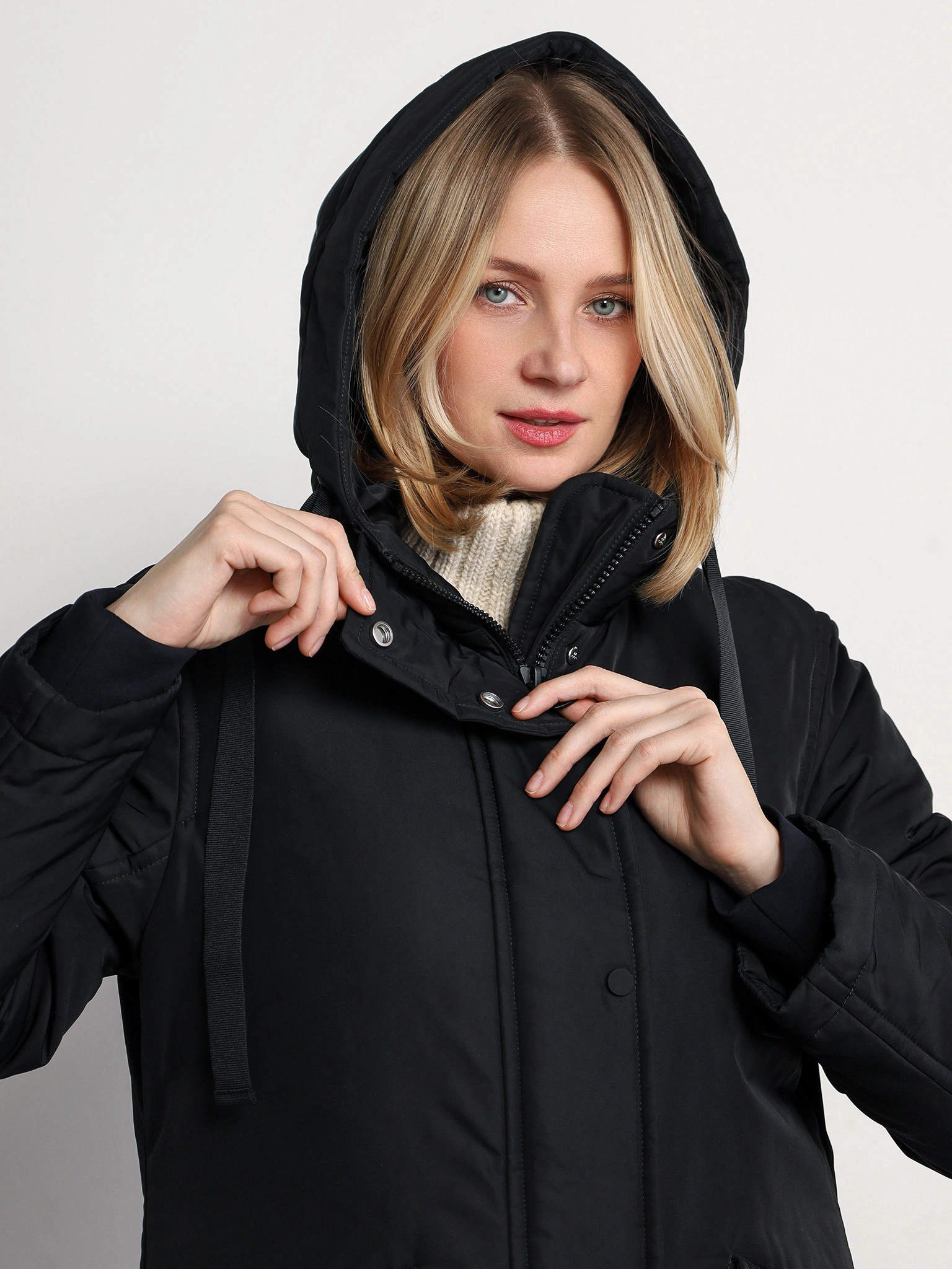 Куртка утепленная черного цвета